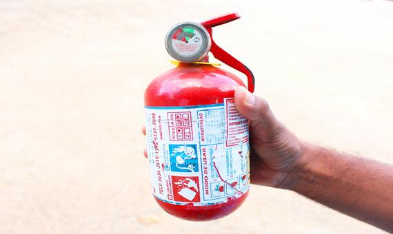 Uso de extintor ABC em carros de passeio passou a ser opcional (Foto: Diane Sampaio)
