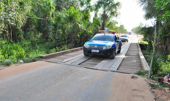 Ponte que liga o bairro Nova Cidade ao Conjunto Pérolas é um dos locais que facilitam fugas (Foto: Rodrigo Sales)
