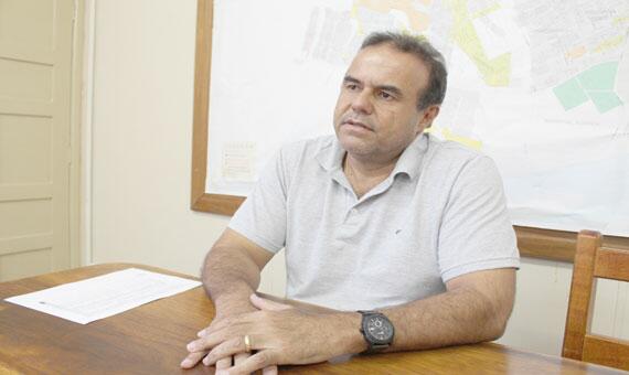 Secretário municipal de Finanças, Márcio Vinícius Almeida, ressaltou que a intenção da Prefeitura é assegurar a limpeza dos terrenos na Capital (Foto: Diane Sampaio)