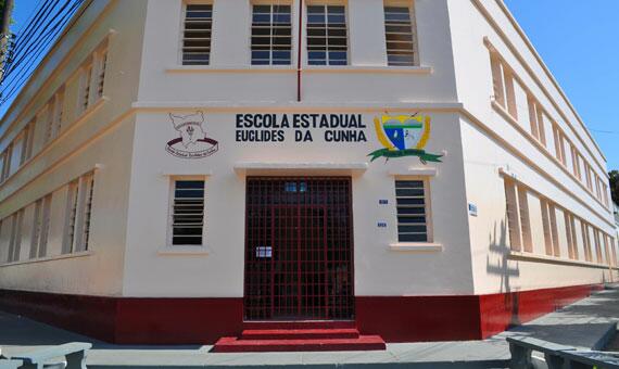 Escola Euclides da Cunha é uma das unidades que não entraram em greve (Foto: Rodrigo Sales)