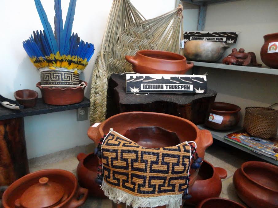 Artefatos da cestaria Yanomami, cestaria e biojoias Taurepang, cerâmica e biojoias Macuxi, além de biojoias Wai-Wai e Wapixana fazem parte da exposição (Foto: Divulgação)