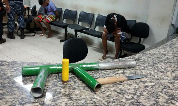 Arma caseira e o cartucho estavam com os dois adolescentes na praça Mané Garrincha (Foto: Divulgação)