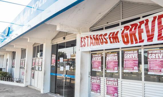 Apesar da paralisação que já dura 57 dias, agência em Boa Vista segue funcionando parcialmente (Foto: Rodrigo Sales)