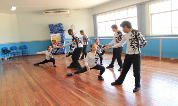 A coreografia Over é uma mistura de Tango e Pop Foto: Marcelo Seixas)