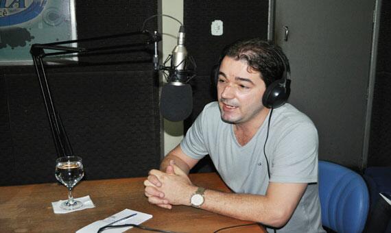 Secretário adjunto estadual de Saúde, César Penna, afirmou que sistema público municipal de saúde está completamente desestruturado (Foto: Samara Cordeiro)