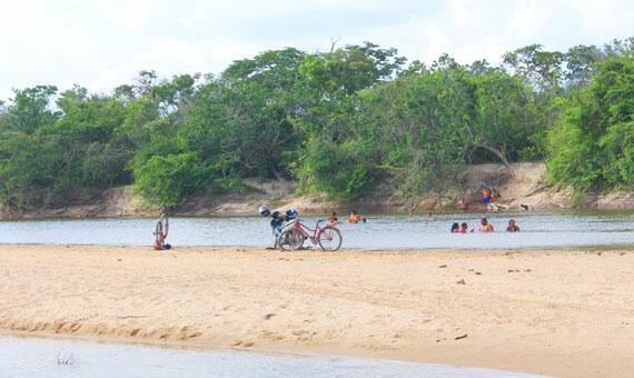 Uma das vítimas de afogamento foi um banhista que estava na praia do Cauamé (Foto: Diane Sampaio)