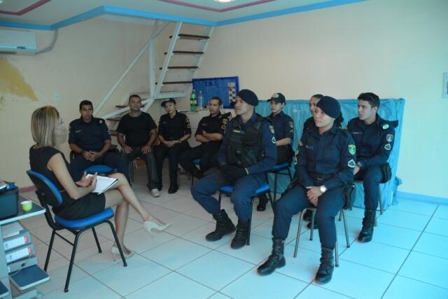 A Pedagoga do TJRR, Aurilene Mesquita, durante a aula de encerramento da capacitação da Patrulha Maria da Penha (Foto: Divulgação)