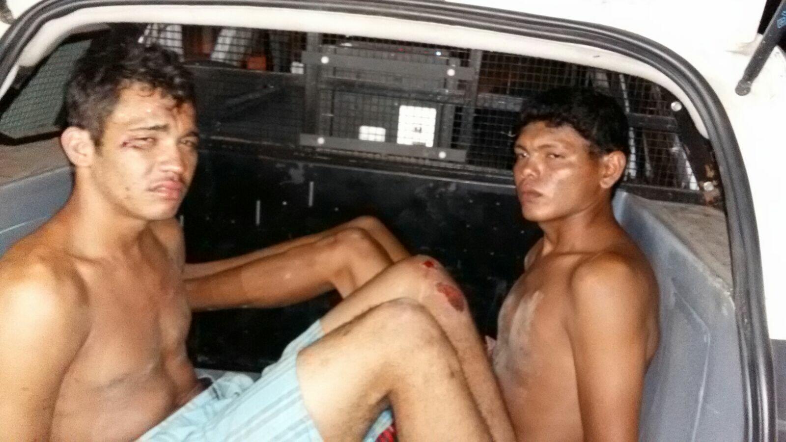 A dupla de assaltantes levou dinheiro, pertences pessoais e a moto do vigilante, mas foi capturada em flagrante pela Polícia Militar
