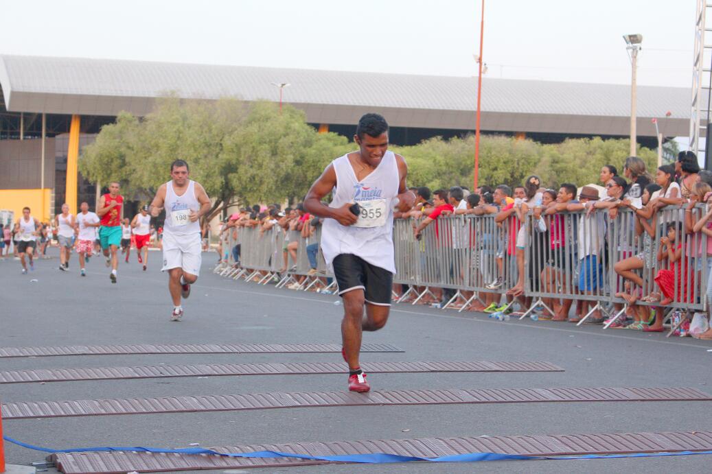 Participante durante chegada na Meia Maratona (Foto: Diane Sampaio)