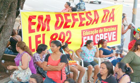 Aprovação da Lei 892 é uma das reivindicações dos professores em greve (Foto: Diane Sampaio)