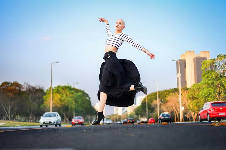 Thallita Leite é a protagonista da mostra fotográfica. Ele foi diagnóstica com linfoma em 2010 quando tinha 21 anos