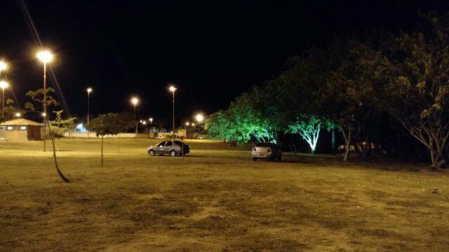 Imagem mostra veículos estacionados na Praça do Mirandinha (Foto: Divulgação)