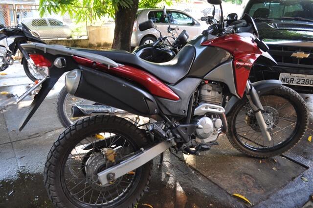 Uma das motos encontradas na casa havia sido furtada na semana passada, do bairro Cinturão Verde