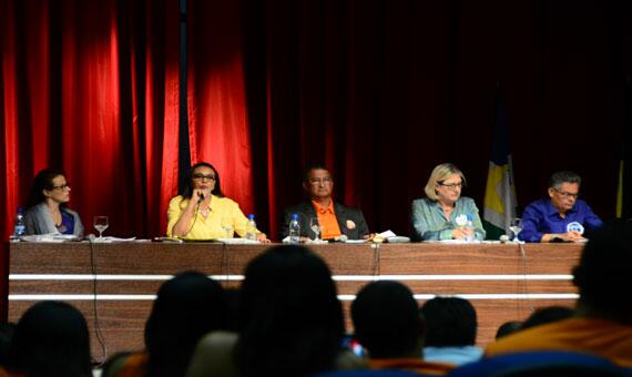 Primeiro debate entre os candidatos a reitor da UFRR foi realizado na noite de quinta-feira (Foto: RCCaleffi/Coordcom-UFRR)