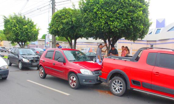 Uso de bebida alcoólica e de alta velocidade são as principais causas de acidentes de trânsito, segundo o Detran (Foto: Arquivo/Folha)