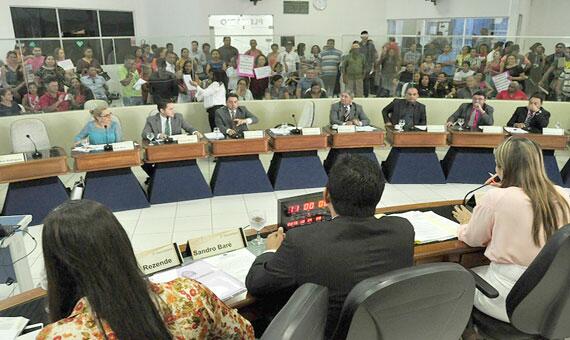 Servidores acompanharam a sessão que aprovou o projeto de lei de autoria do Executivo (Foto: Divulgação/Câmara Municipal)