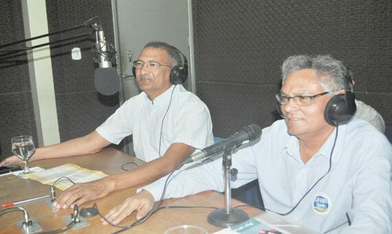 Jefferson Fernandes (esq.) e Frank James (dir.) foram os primeiros candidatos à reitoria da UFRR entrevistados no Agenda da Semana (Foto: Samara Cordeiro)
