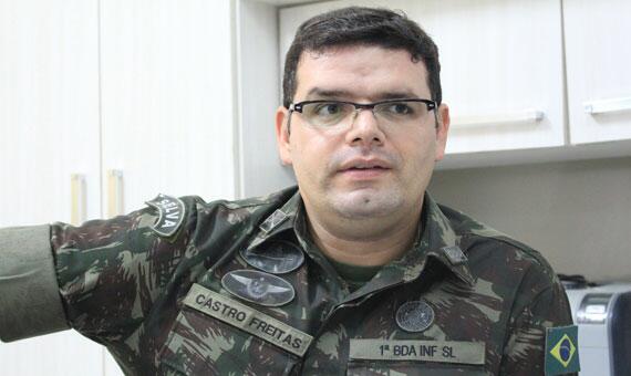 Oficial de operações da 1ª Brigada de Infantaria e Selva, major Castro Freitas (Foto: Diane Sampaio)