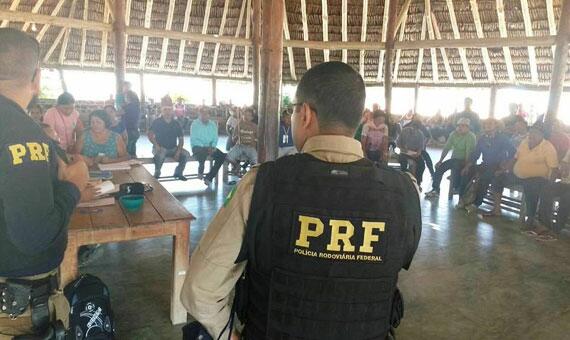 Polícia Rodoviária Federal participou da reunião que decidiu liberar tráfego por duas horas hoje pela manhã (Foto: Divulgação)