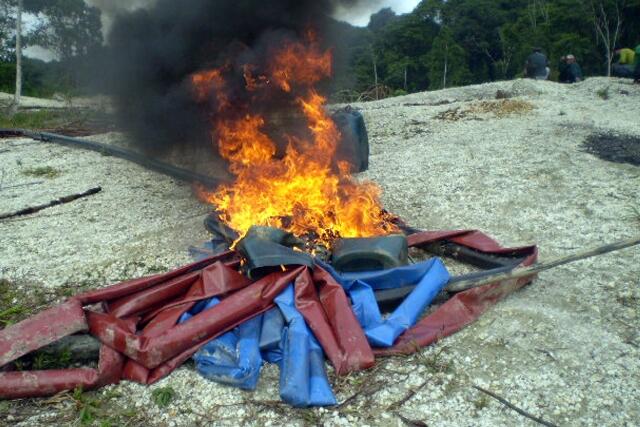 Os materiais utilizados para ações de garimpo ilegal foram destruídos (Foto: Dvulgação/1ª Bda Inf Sl)