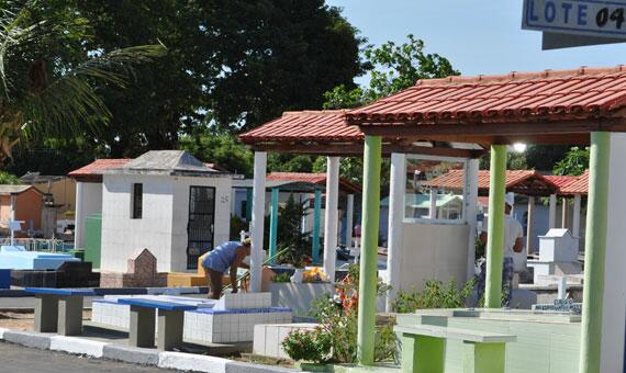 Cemitério municipal funcionará das 8h às 18 horas (Foto: Samara Cordeiro)