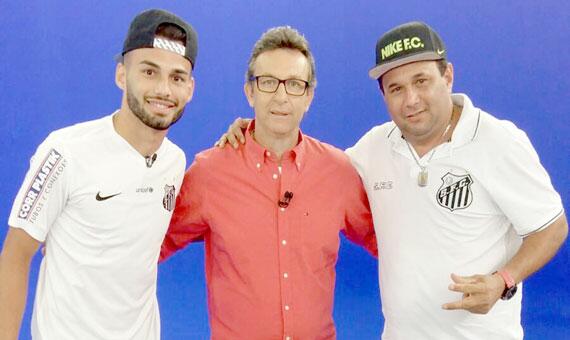 O jogador Thiago Maia, o apresentador Neto e o pai do roraimense, Joel de Jesus Alencar, nos estúdios da TV Bandeirantes (Foto: Reprodução)