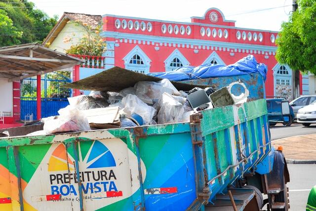 Foram retirados do lixo materiais como latas de alumínio, embalagens plásticas, garrafas de vidro, isopor e outros (Foto: Divulgação/PMBV)