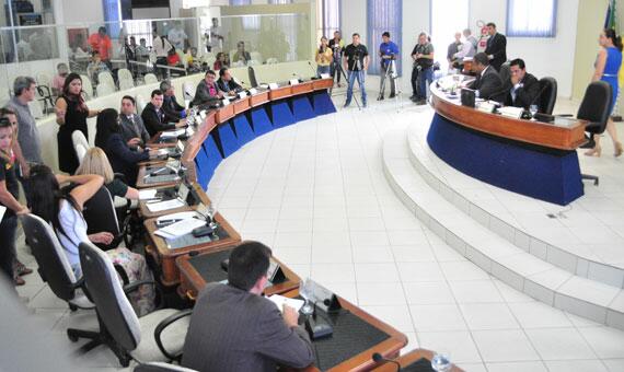 Aumento do orçamento previsto para a Câmara também é alvo de questionamento (Foto: Arquivo/Folha)