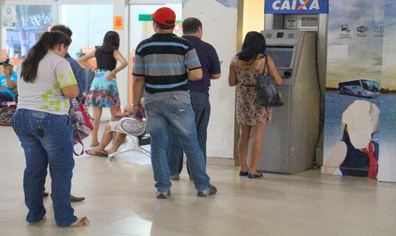 Polícia pede que as pessoas observem quem se aproxima e nunca forneçam seus dados (Foto: Diane Sampaio)