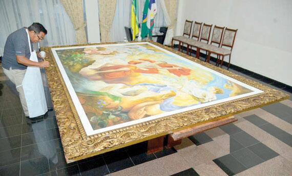 A tela, de autoria do artista plástico roraimense Augusto Cardoso, passa pela primeira restauração (Fotos: Neto Oliveira)