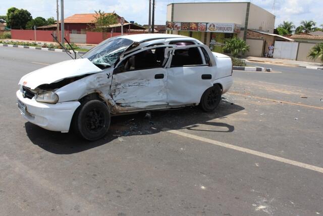 Segundo o Smtran, veículos colidiram após uma infração de trânsito (Foto: Diane Sampaio)
