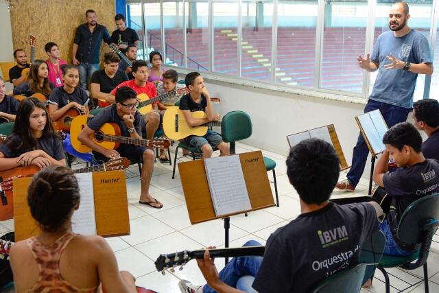 Edgard Montrezol durante primeira parte do curso ocorrida ontem, 12 (Foto: Divulgação/PMBV)