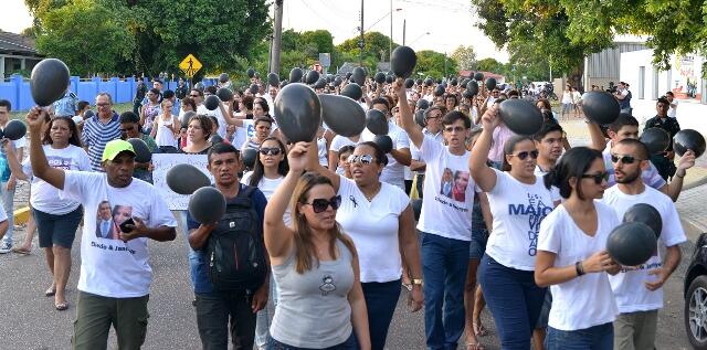 Durante o protesto, PMs estavam presente usando fitas nas cores branco e preto em solidariedade às vítimas (secomRR)