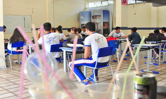 Maioria das escolas da rede estadual de ensino ainda não tem calendário de reposição de aula (Foto: Arquivo/Folha)