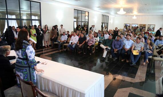 Governadora Suely Campos colocou seu secretariado à disposição dos prefeitos (Foto: Antonio Diniz)