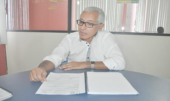 Roberto Fernandes da Silva afirma que a situação de seu maquinário estava regular e documentada (Foto: Samara Cordeiro)