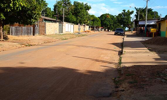 Casa que foi colocada à venda fica na rua Arco-Íris, no bairro Raiar do Sol (Foto: Antônio Diniz)