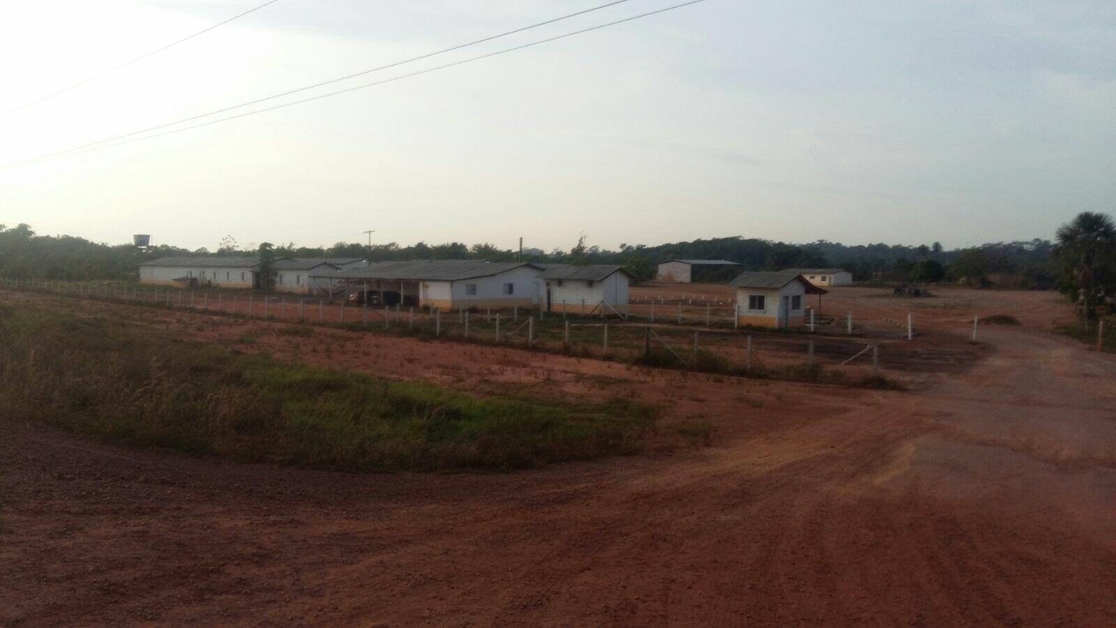 Moradores enviaram imagens da estrada sem as máquinas responsáveis pela obra de asfaltamento (Foto: Divulgação)
