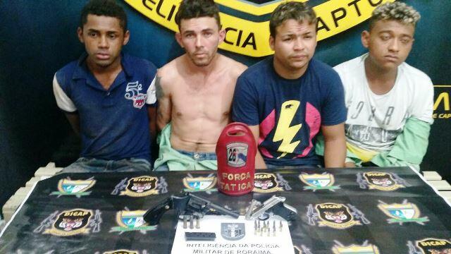 Com a quadrilha foram apreendidos um revólver calibre 38, uma pistola tipo beretta e munições, além de uma Saveiro