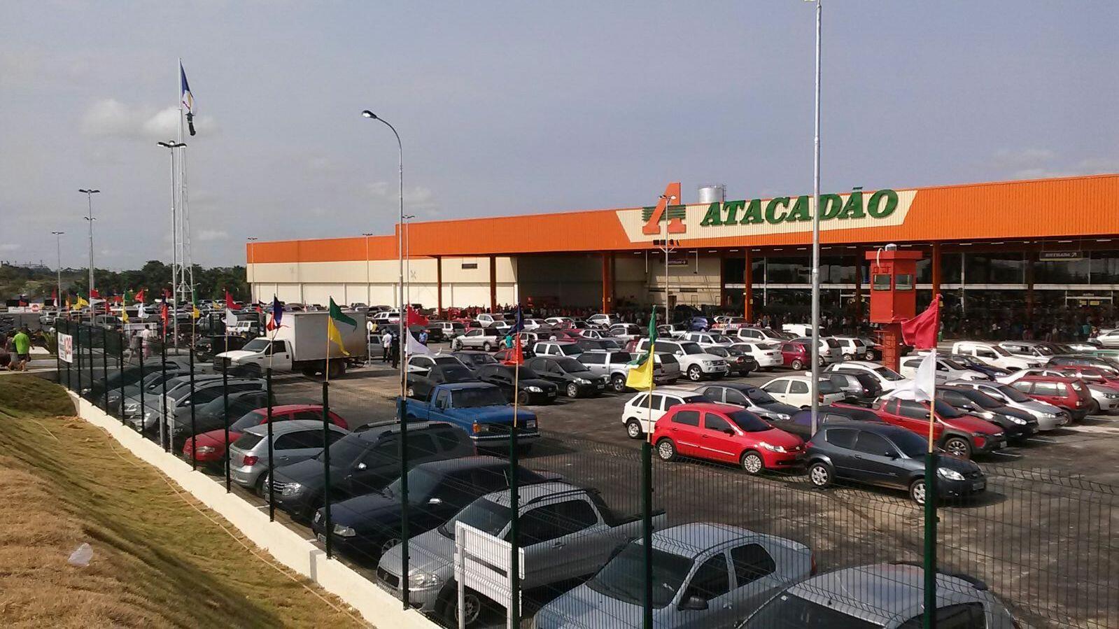 População lotou o hipermercado (Foto: João Barros)