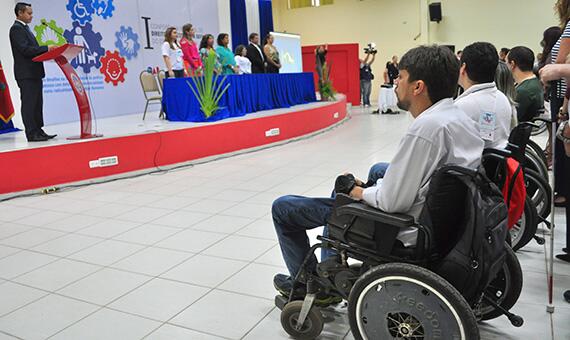 Entidades discutem implantação de políticas voltadas para as pessoas com deficiência (Foto: Diane Sampaio)