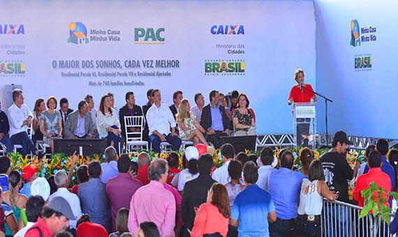 Em agosto, a presidente Dilma Rousseff inaugurou quase 800 casas dos conjuntos Ajuricaba e Pérola VI e VII (Foto: Rodrigo Sales)