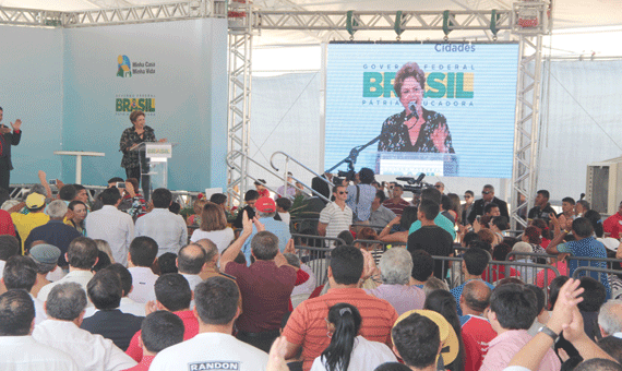 Evento serviu também para Dilma entregar, via satélite, unidades habitacionais em outros estados (Foto: Dione dos Santos)