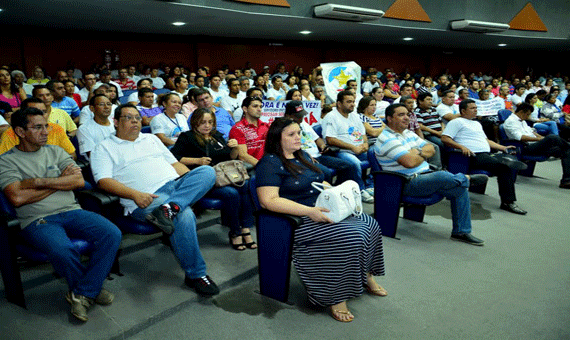 Servidores estaduais do Quadro Geral acompanham votação do PCCR (Foto: SupCom-ALE)