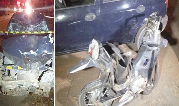 Com o impacto, moto e carro ficaram destruídos; motociclista morreu minutos depois no local do acidente (Foto: Divulgação)