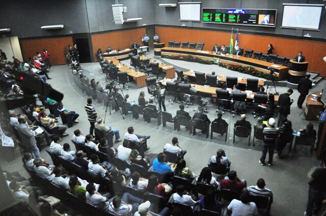 A sessão foi acompanhada por servidores, que solicitavam a aprovação do PCCR (Foto: Rodrigo Sales)