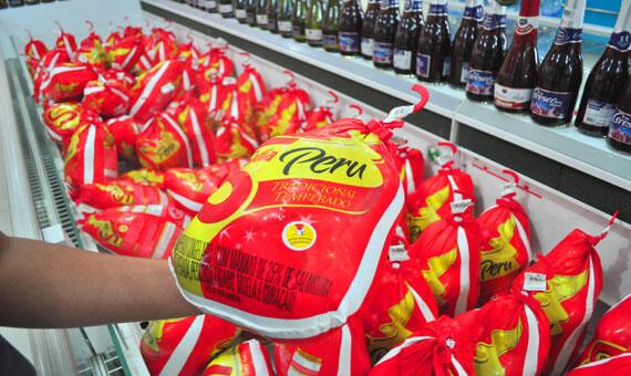 Um dos itens mais consumidos na ceia de Natal, o quilo do peru chega a ultrapassar os R$ 20,00 (Foto: Rodrigo Sales)