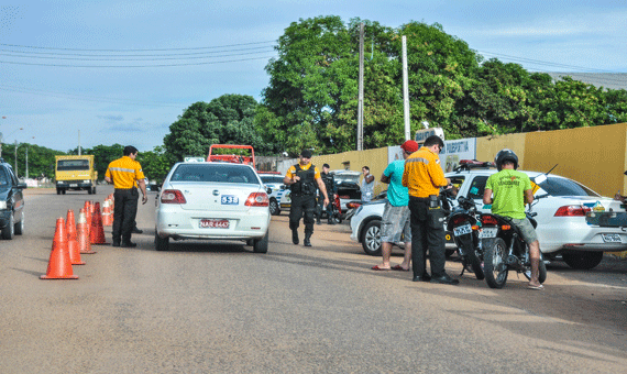 Dirigir sem CNH é uma das principais infrações registradas nas blitze (Foto: Arquivo/Folha)