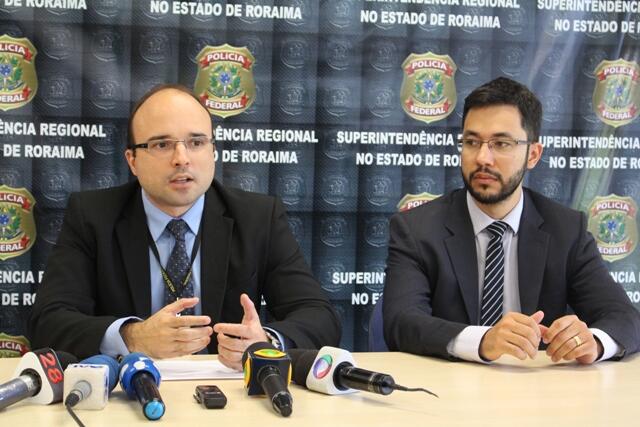 Representantes da Polícia Federal durante coletiva na manhã de hoje, 16 (Foto: Diane Sampaio)