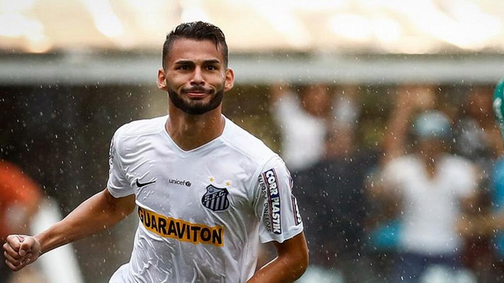O roraimense Thiago Maia comemora um dos gols marcados na carreira (Foto: Santos FC)